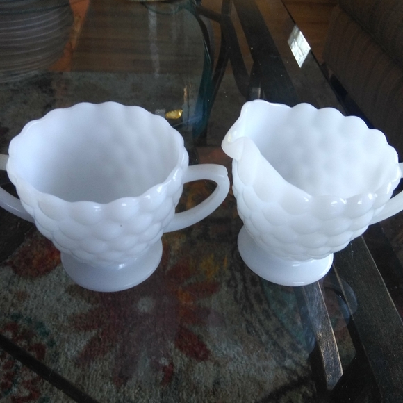COPY - Vintage Milkglass Creamer and Sugar Bowl set - Picture 5 of 5